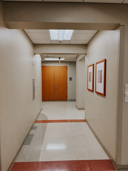 More Photos Of 1505 E Winding Way Dr, Friendswood Medical For Lease