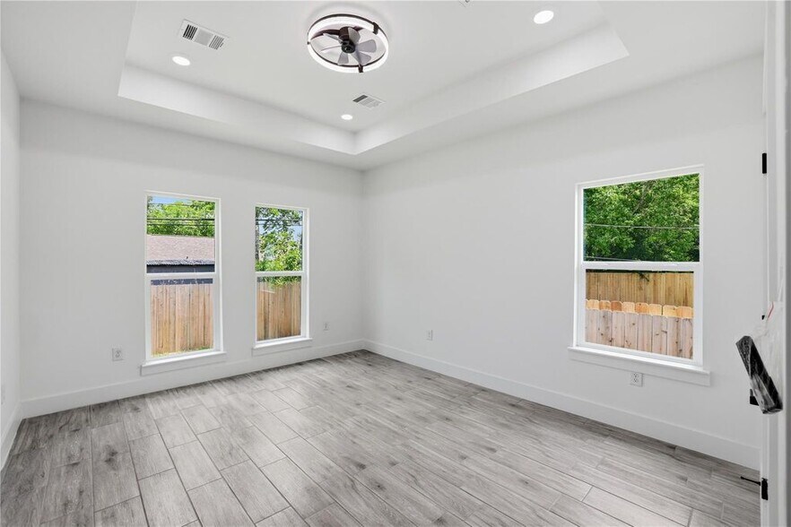 More Photos Of 5515 Elm Springs Dr, Houston Apartments For Sale