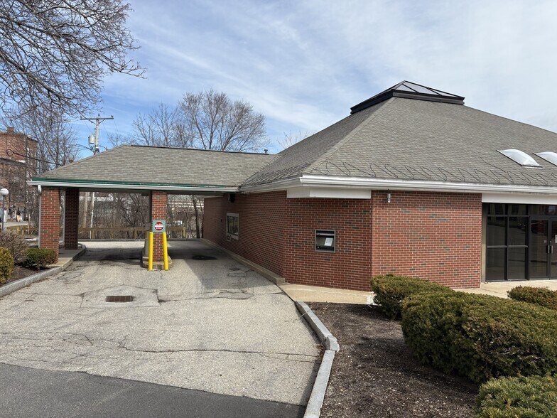 More Photos Of 10 Constitutional Way, Somersworth Bank For Lease