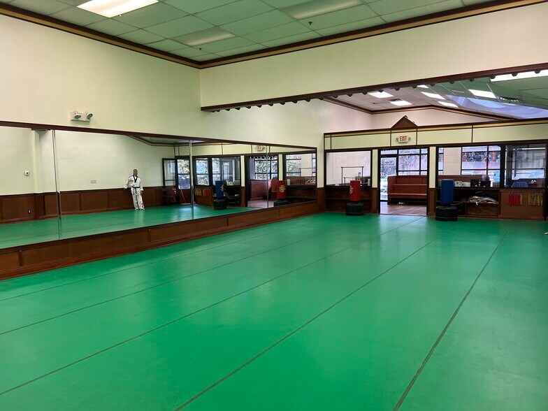 More Photos Of 126-130 Woodbury Rd, Woodbury Unknown For Lease