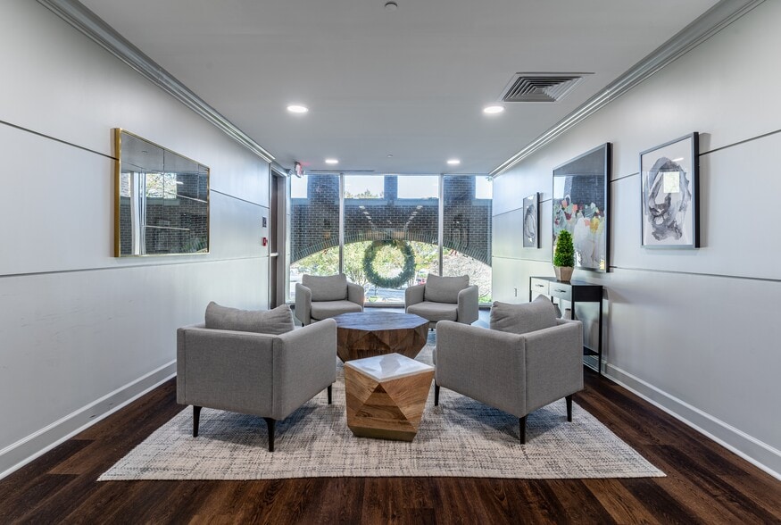 More Photos Of 178 S Main St, Alpharetta Office For Sale