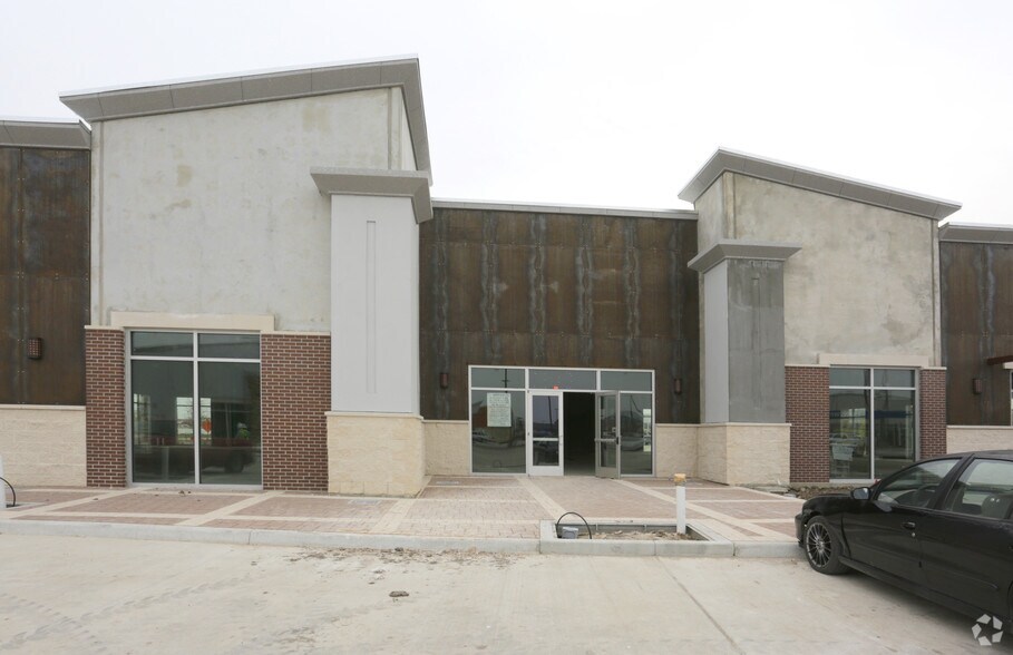 More Photos Of 2451 Gulf Fwy S, League City Unknown For Lease