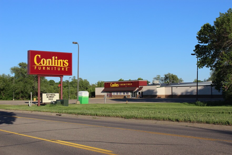 More Photos Of 310 34th Ave W, Alexandria Freestanding For Sale