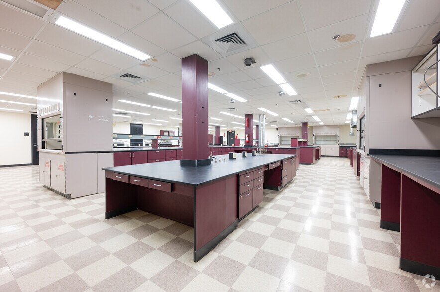 More Photos Of 71 Frankland Rd, Hopkinton Manufacturing For Lease