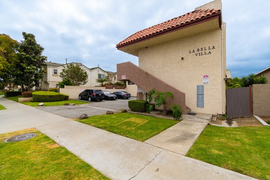 More Photos Of 3300 W Orange Ave, Anaheim Multifamily For Sale