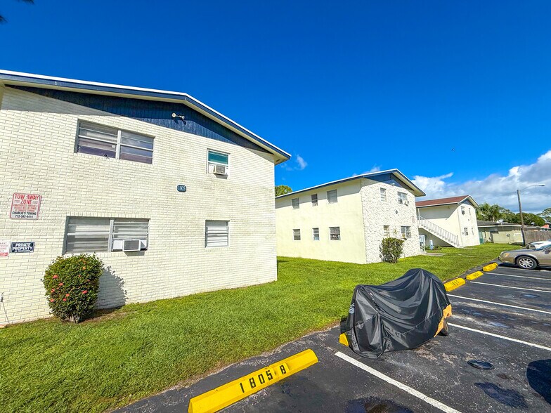 More Photos Of 1825 40th Ave, Vero Beach Apartments For Sale