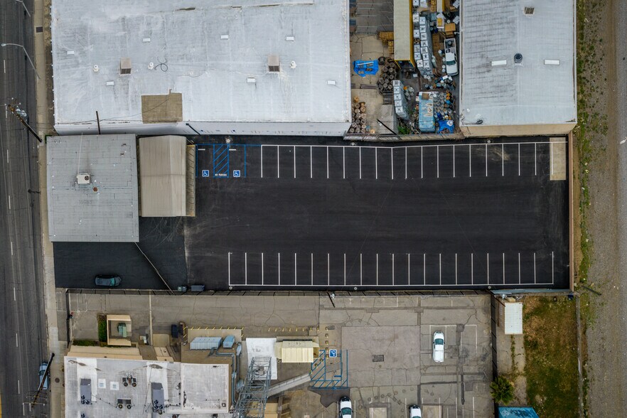 More Photos Of 1247 Brooks St, Ontario Contractor Storage Yard For Lease