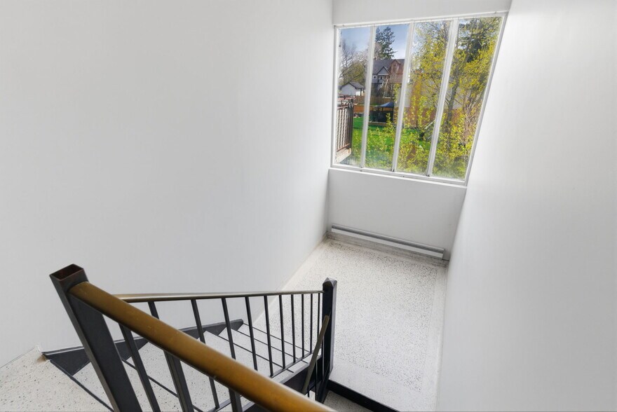 More Photos Of 102 Front St E, Whitby Apartments For Sale