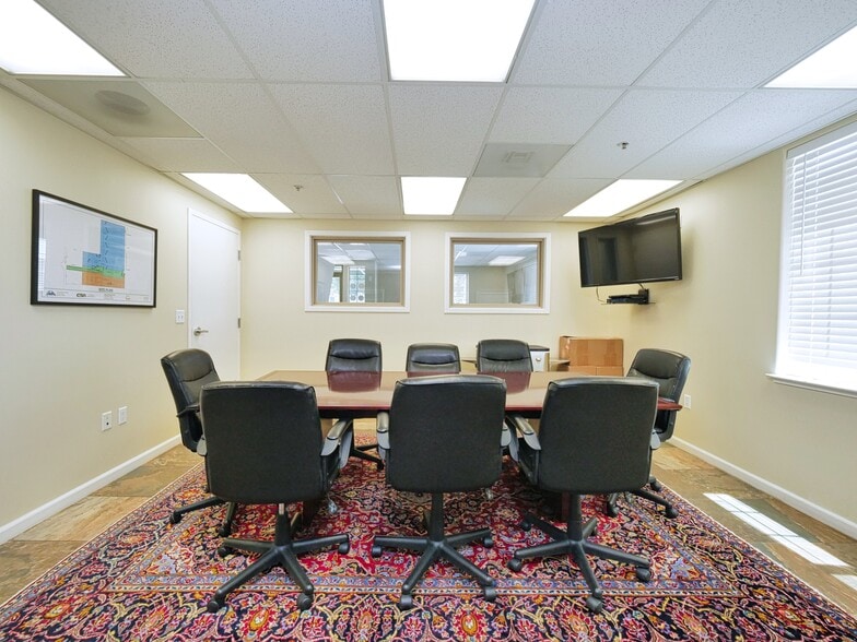 More Photos Of 5220 Neroly Rd, Oakley Self Storage For Lease