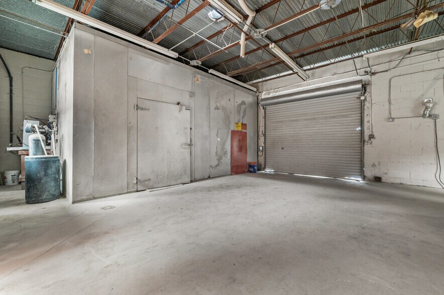 More Photos Of 10854 Vandale St, San Antonio Flex For Sale
