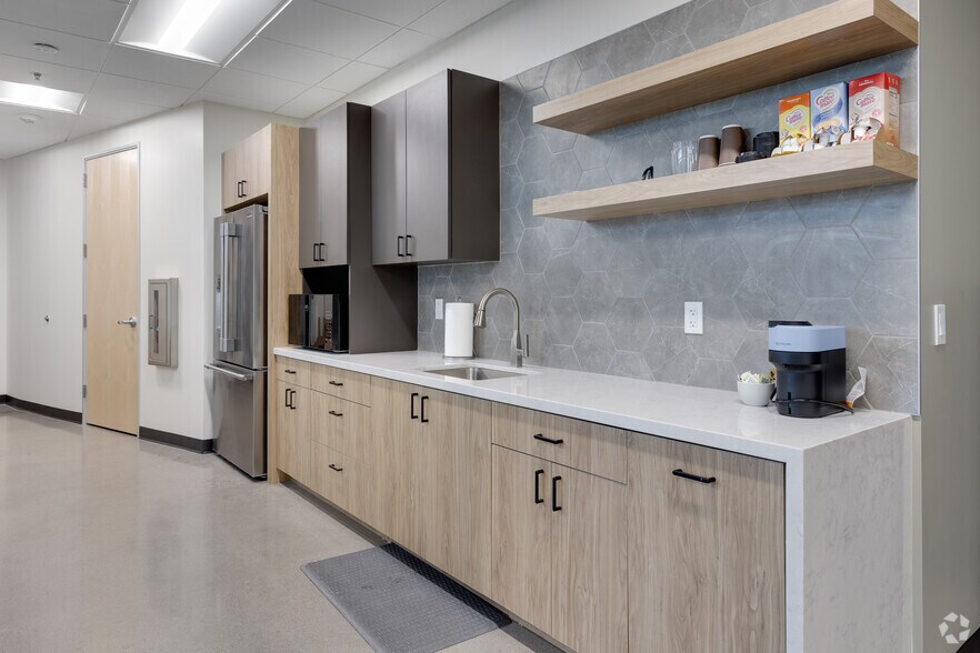 More Photos Of 17851 N 85th St, Scottsdale Office For Lease