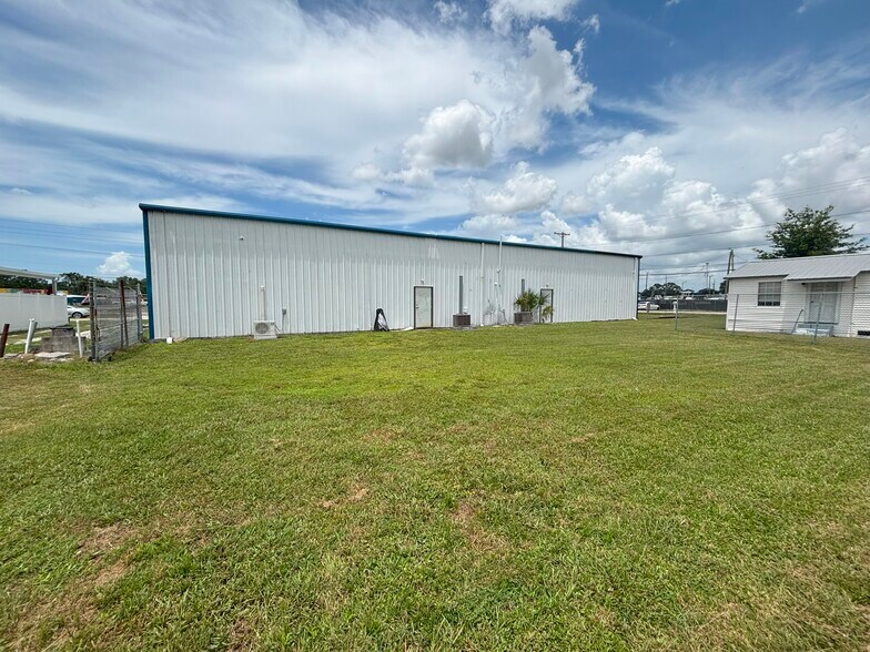 More Photos Of 1503 7th St SW, Ruskin Storefront Retail Residential For Sale