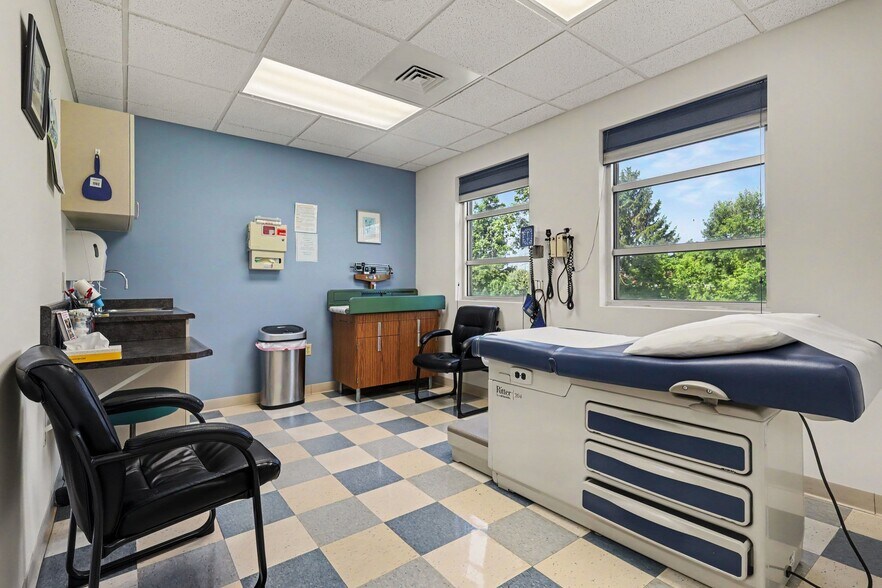 More Photos Of 2801 Leonard Dr, Valparaiso Medical For Sale