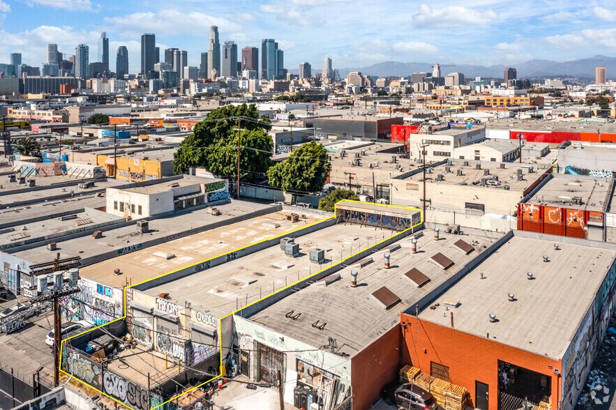 More Photos Of 1150 E 12th St, Los Angeles Showroom For Sale