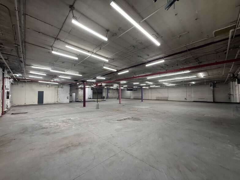 More Photos Of 3240-40 43rd Ave, Long Island City Warehouse For Lease
