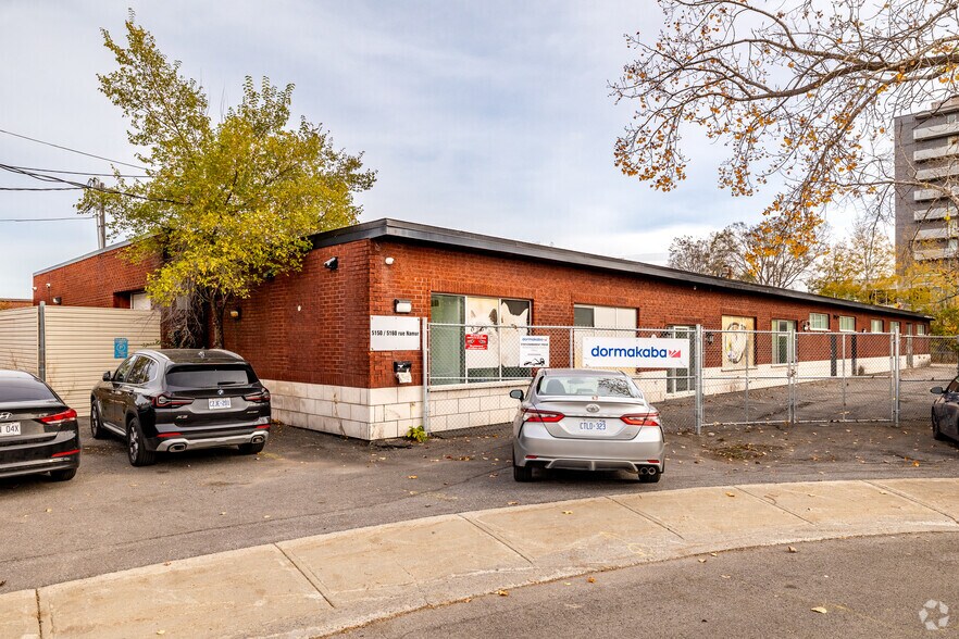 More Photos Of 7301 Boul Décarie, Montréal Warehouse For Lease