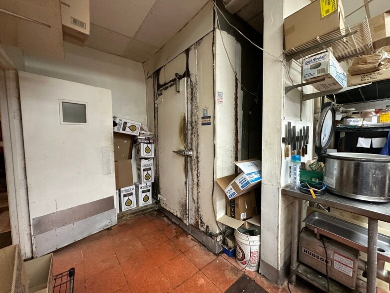 More Photos Of 4020 E Main St, Ventura General Retail For Lease