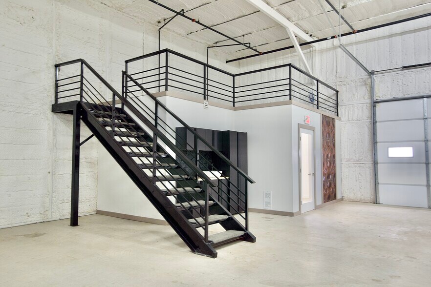 More Photos Of 190 Ninety Four Ln, Taylor Light Manufacturing For Sale