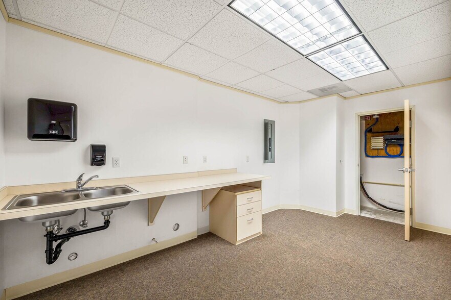 More Photos Of 705 9th St, Florence Medical For Lease