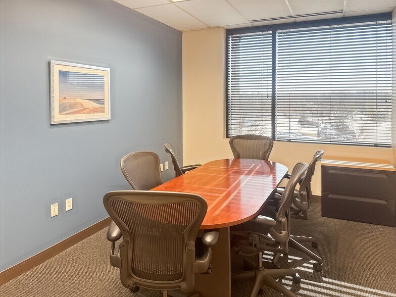 More Photos Of 100 Chesterfield Business Pky, Chesterfield Coworking Space