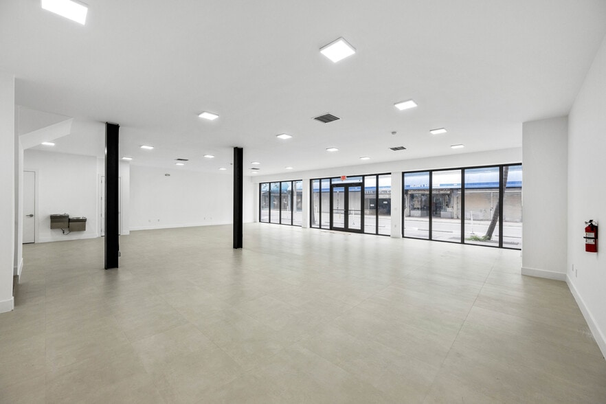 More Photos Of 129 N Miami Ave, Miami Restaurant For Lease