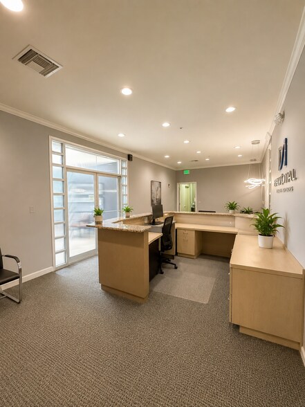More Photos Of 22 S Links Ave, Sarasota Office For Lease