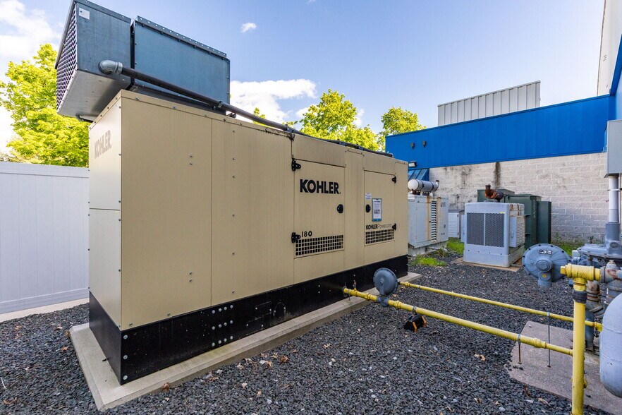 More Photos Of 212 W Newberry Rd, Bloomfield Manufacturing For Sale