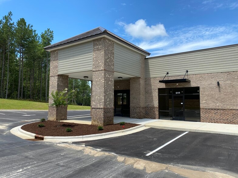 More Photos Of 640-668 Shell Dr, Spring Lake Storefront For Lease