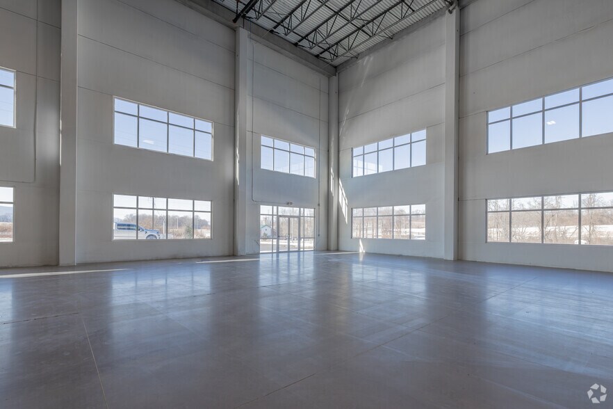 More Photos Of 198 Enterprise Blvd, Allenwood Unknown For Lease