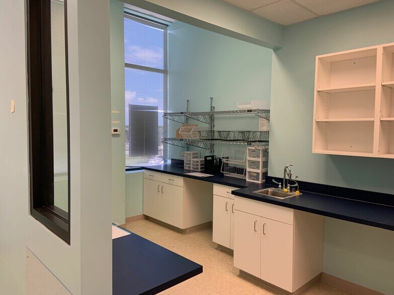 More Photos Of 509 Olde Waterford Way, Leland Office For Lease