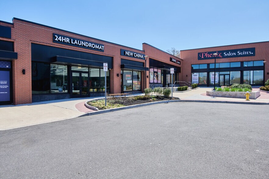 More Photos Of 839 New York Ave, Huntington Unknown For Lease