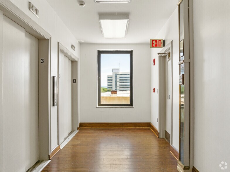 More Photos Of 931 Noble St, Anniston Office For Sale