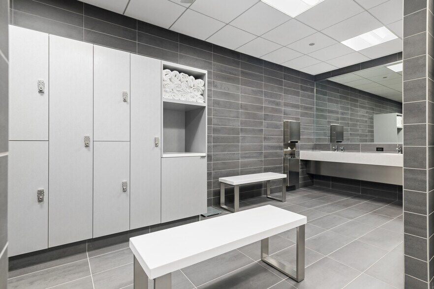 More Photos Of 455 N Cityfront Plaza Dr, Chicago Office For Lease