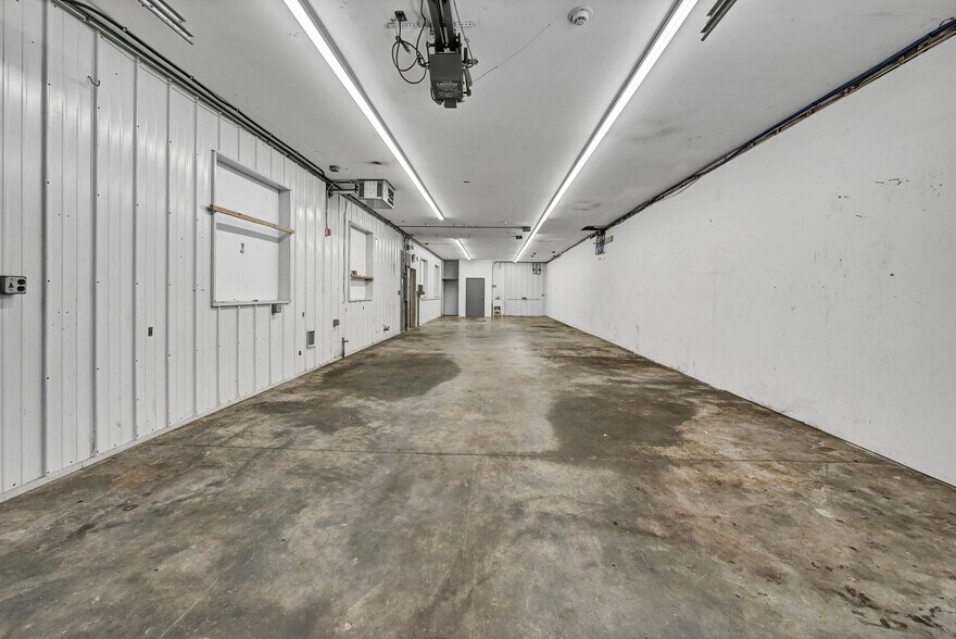 More Photos Of 7 Dunham Dr, New Fairfield Light Manufacturing For Lease