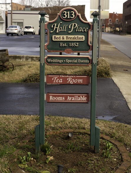 More Photos Of 313 S Green St, Glasgow Hospitality For Sale