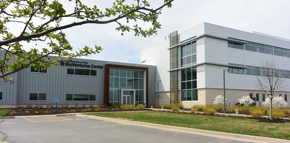 More Photos Of 2500 Crosspark Rd, Coralville Flex For Lease