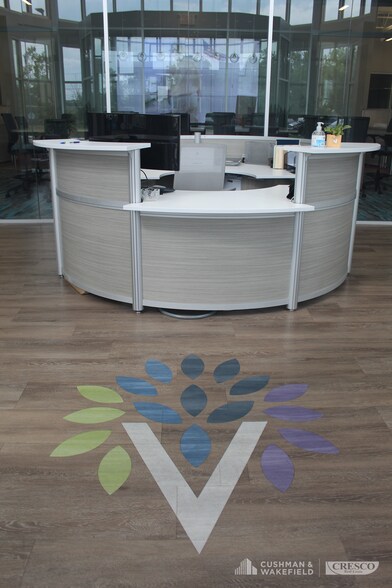 More Photos Of 33095 Bainbridge Rd, Solon Flex For Sale