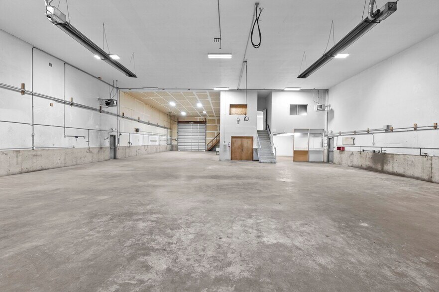 More Photos Of 21 Adonai Ct, Shelton Manufacturing For Sale