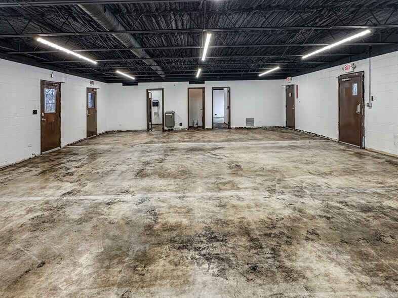 More Photos Of 313 Franklin Ave, Union Light Distribution For Sale