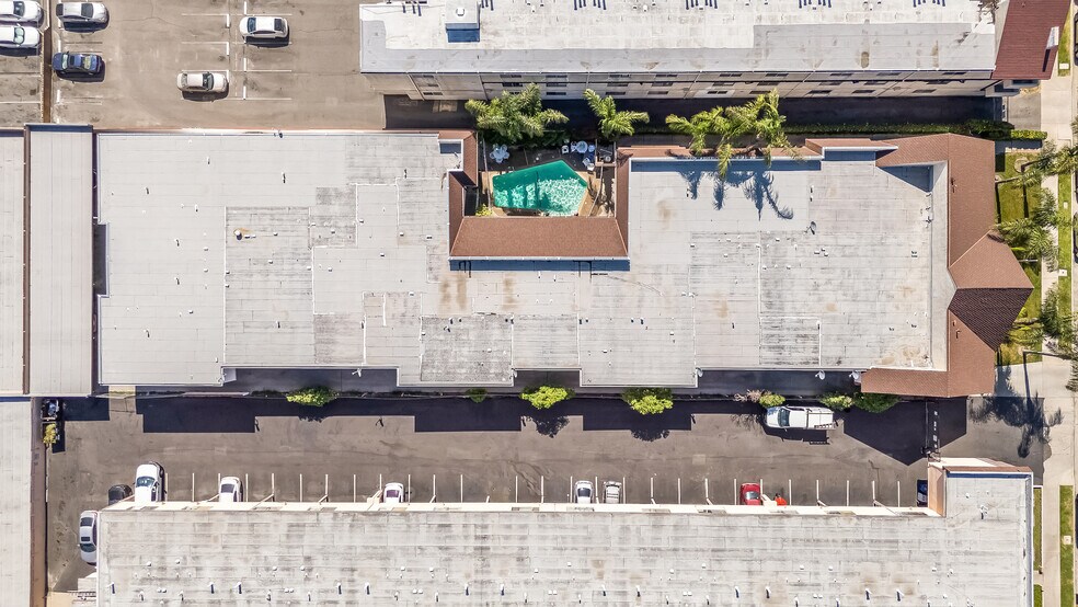 More Photos Of 18551 Prairie St, Northridge Apartments For Sale