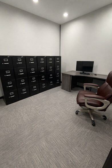 More Photos Of 1394 Alpha dr, Mcminnville Light Distribution For Lease