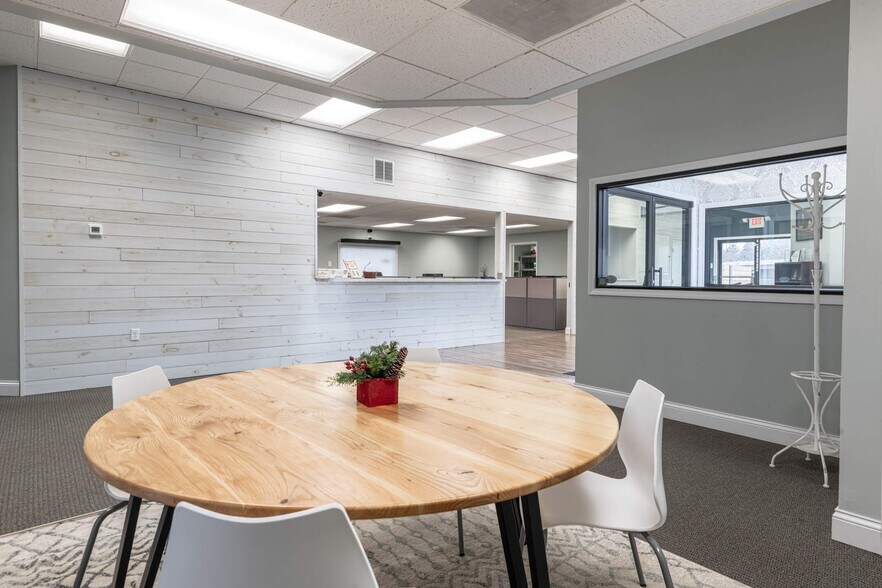 More Photos Of 3210 Seajay Dr, Beavercreek Bank For Sale