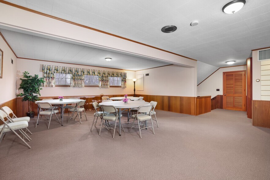 More Photos Of 520 2nd St, Excelsior Funeral Home For Sale