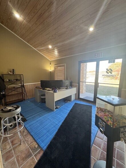 More Photos Of 200 Bunton Creek Rd, Kyle Distribution For Lease