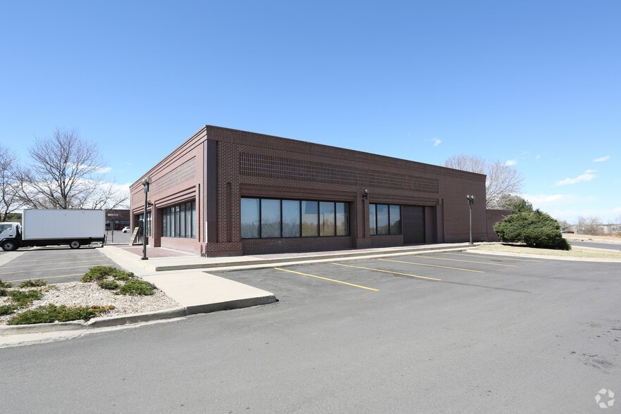 More Photos Of 310-386 S Chambers Rd, Aurora Unknown For Lease