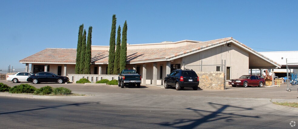 More Photos Of 1525 Common Dr, El Paso Flex For Lease