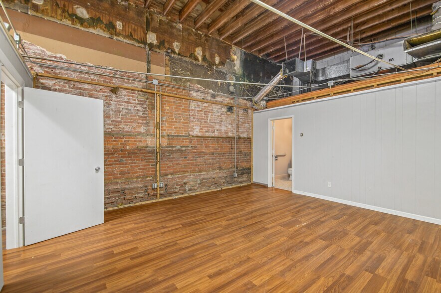 More Photos Of 321 Main Ave, De Pere Storefront Retail Office For Sale