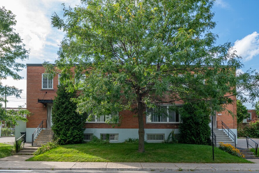 More Photos Of 3505 rue Bagot, Montréal Office For Sale