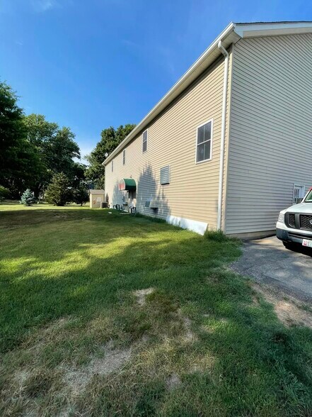 More Photos Of 6008 Fair Oaks Dr, Frederick Showroom For Lease