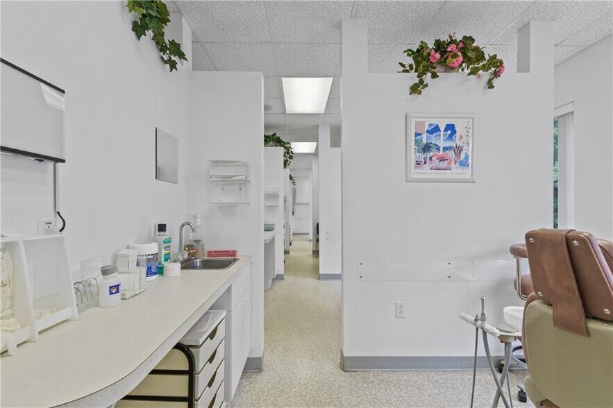 More Photos Of 1637 Mineral Spring Ave, North Providence Medical For Lease